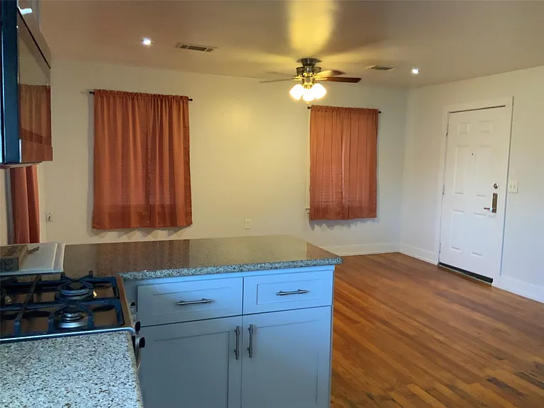 100 W Madison Cor #A — Photo 17