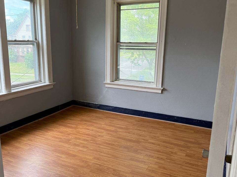 Bedroom (Front side)