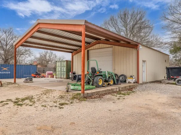 715 E Main St, Fairfield, TX 75840