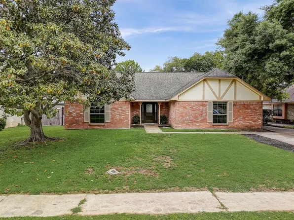 111 Crocus Street, Lake Jackson, TX 77566