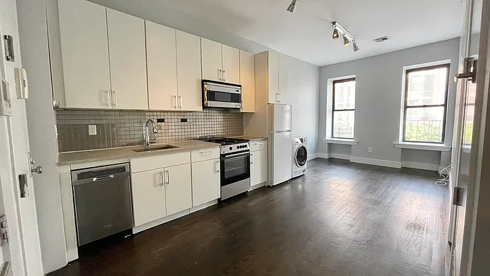 Rented by Strivers Management Group Corp (Brokerage) | media 34