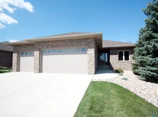 5501 S Shadow Wood Pl, Sioux Falls, SD 57108