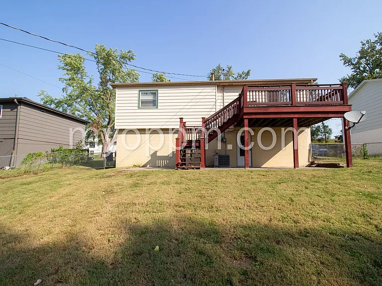 9129 Grand Ave — Photo 26