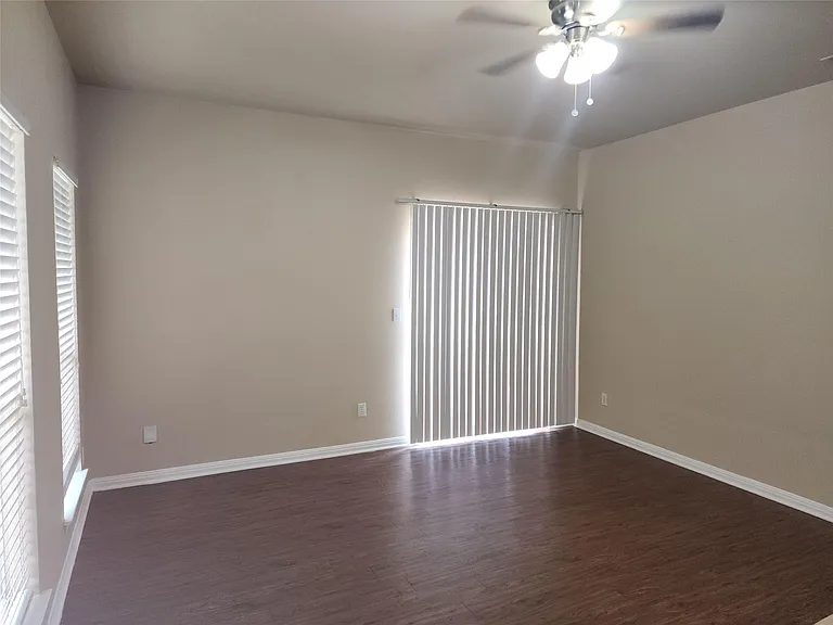 503 Gregory Ct — Photo 8