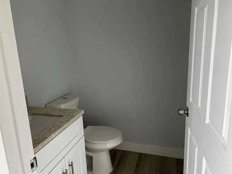 6556 Mammoth Ave — Photo 1