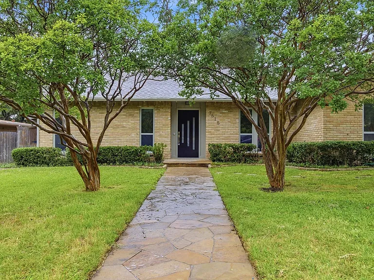 7515 Meadow Oaks Dr — Photo 2