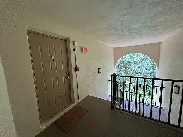 Building Photo - 1398 Shady Pine Way #B