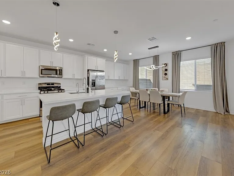 299 Mount Tyndall St — Photo 13