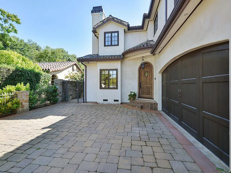 1201 University Dr — Photo 28