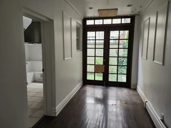 231 East 62nd Street image 4 of 25