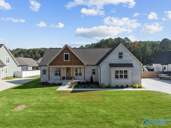 5399 Spring Creek Dr, Guntersville, AL 35976