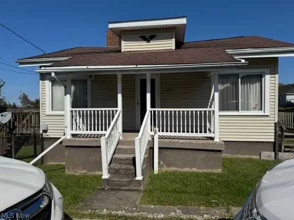 629 3rd St, Windsor Heights, WV 26075