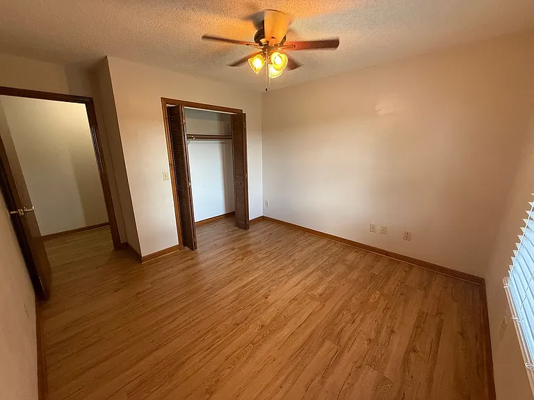 1201 Eastbrook Dr — Photo 15