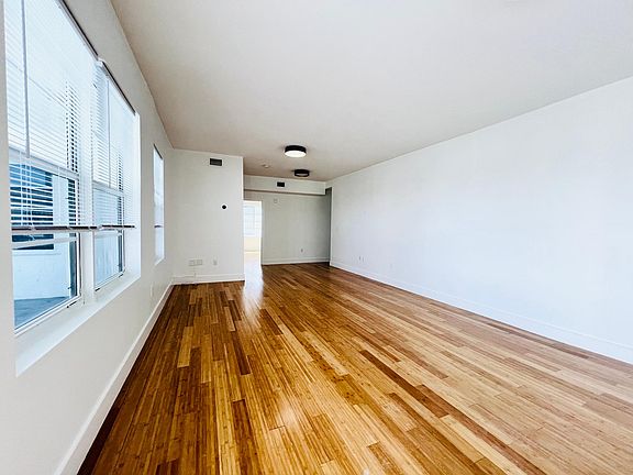 4th image of 960 Bay Dr #902