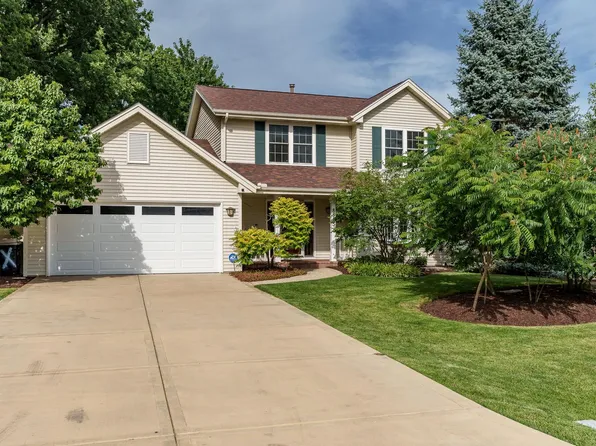 8595 Delta Dr, Machesney Park, IL 61115