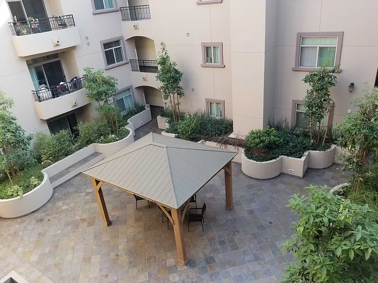 Riverside Dr — Photo 48
