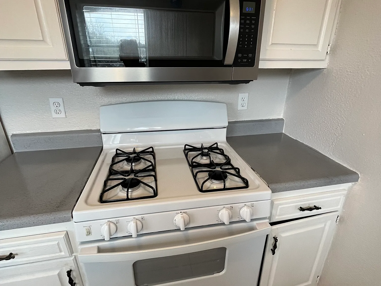 2 bed, 985 sqft, $925 — Photo 1