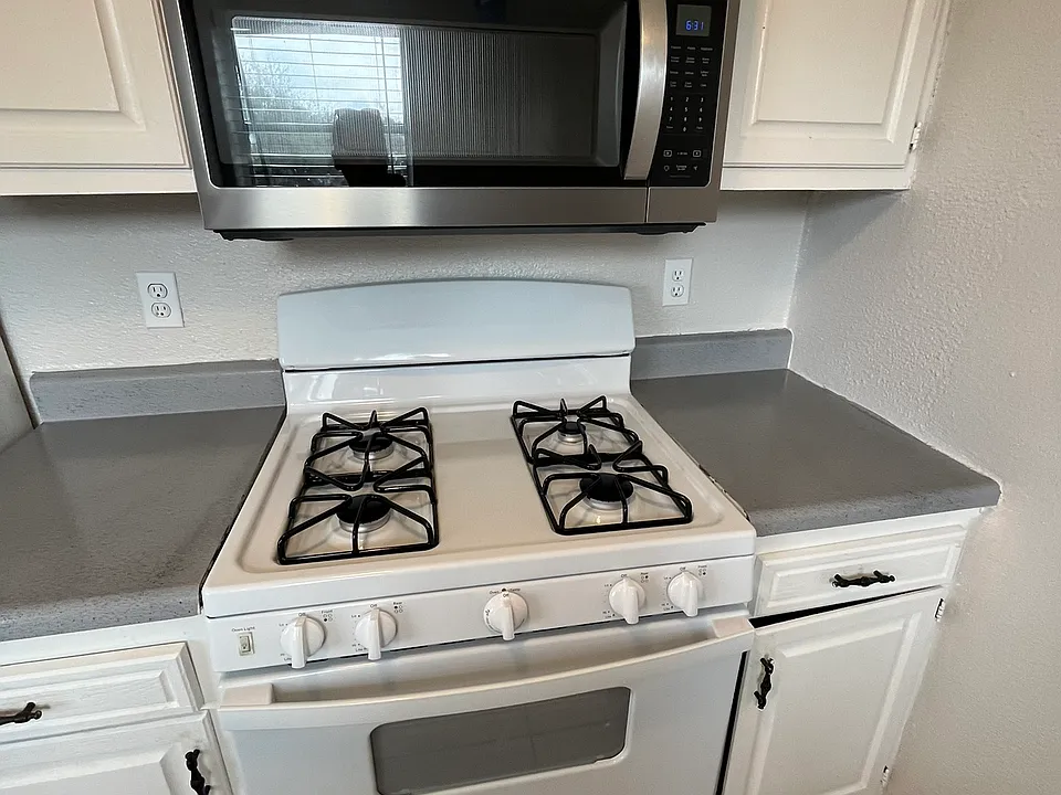 327 Sunrise Ave #8