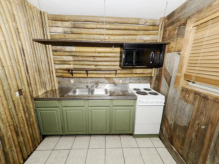 808 W Coffin St #100-1 — Photo 4