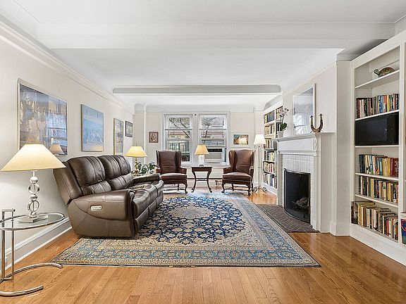 3rd image of 205 E 69th St APT 2A