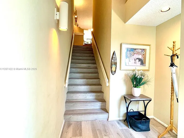 905 Mainsail Cir #905 — Photo 3