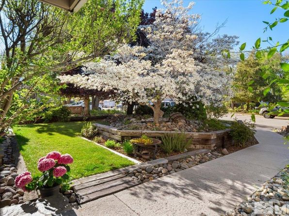 215 E Applegate Way, Carson City, NV 89706