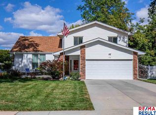 710 Matthies Dr, Papillion, NE 68046