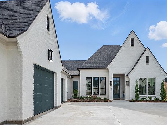 2nd image of 102 Sabal Leaf Ln