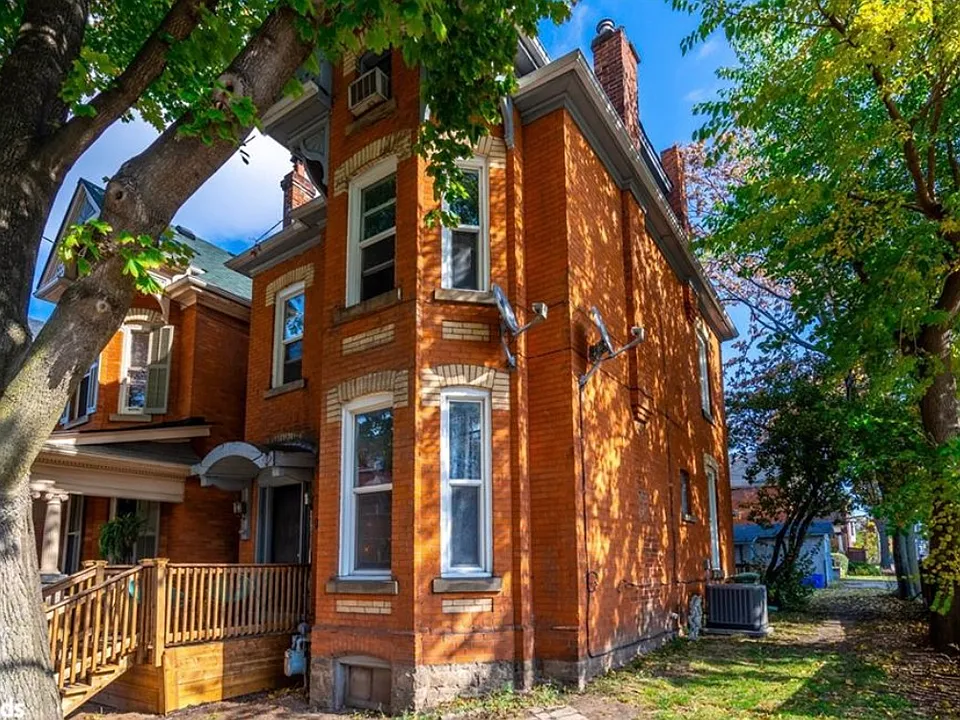107 Erie Ave #1