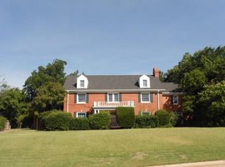 1209 Huntington Ave, Nichols Hills, OK 73116