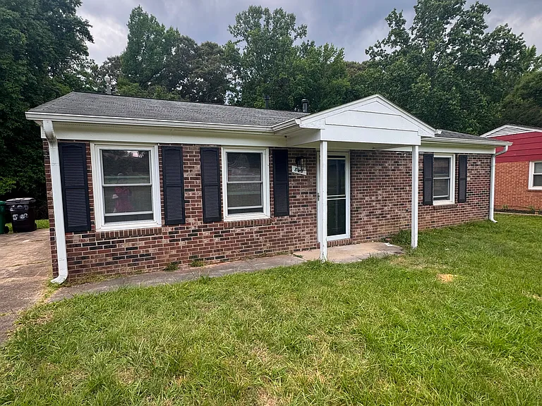 800 Kroll Ln — Photo 1
