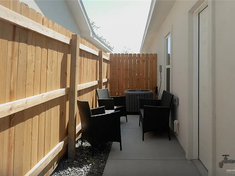 2104 E San Andrea St #4 — Photo 11