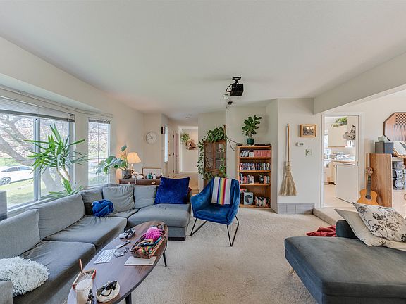 3rd image of 5592 Elizabeth St