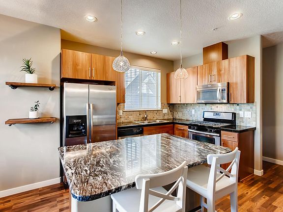 Custom slab granite island, stainless steel appliances