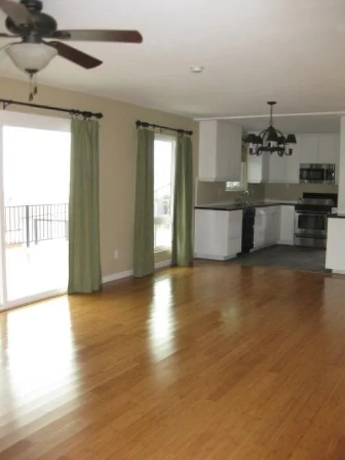 3 bed, 1.5 bath, 1191 sqft, $1,550 — Photo 2
