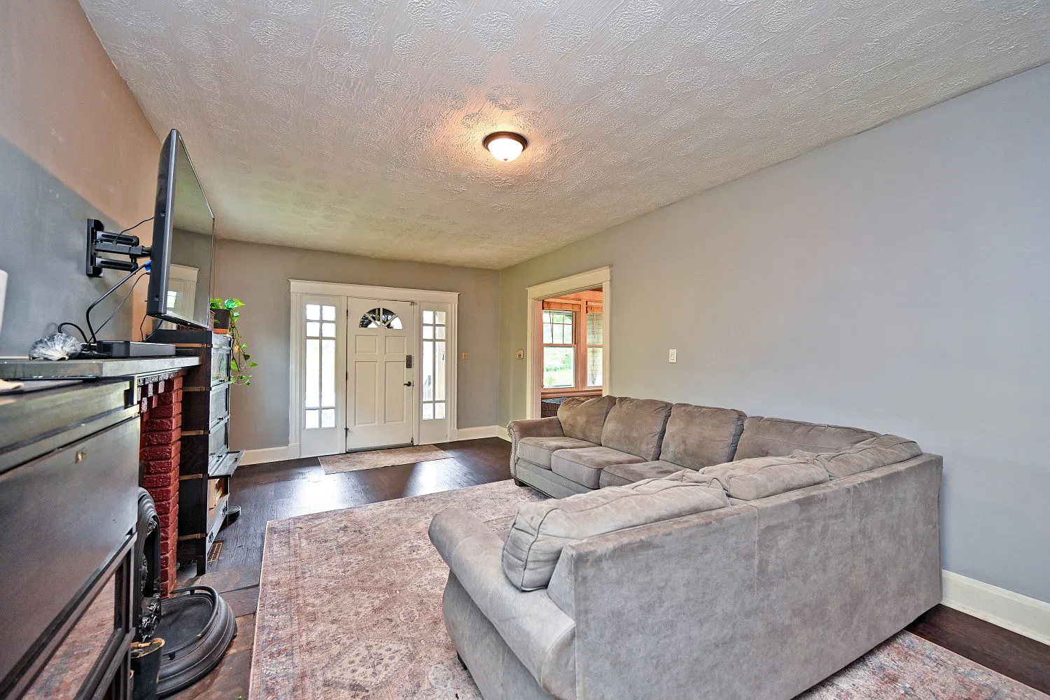 3 bed, 1192 sqft, $1,500 — Photo 2