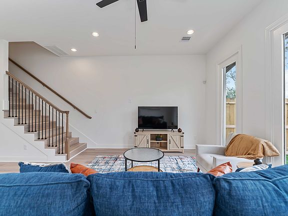4th image of 5117 Briscoe St