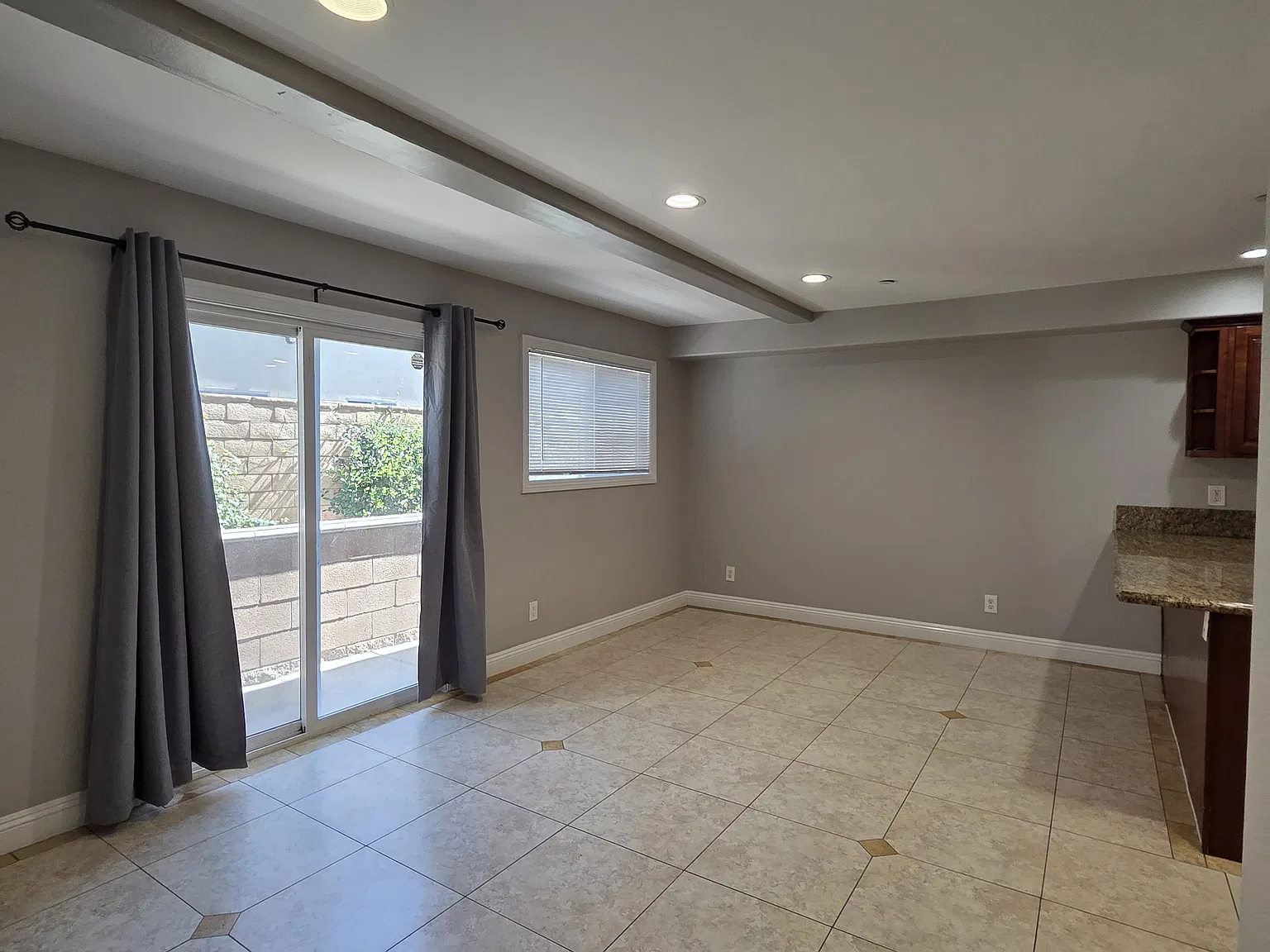 3 bed, 1300 sqft, $3,300 — Photo 3