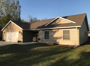 813 Nichol St, Bottineau, ND 58318