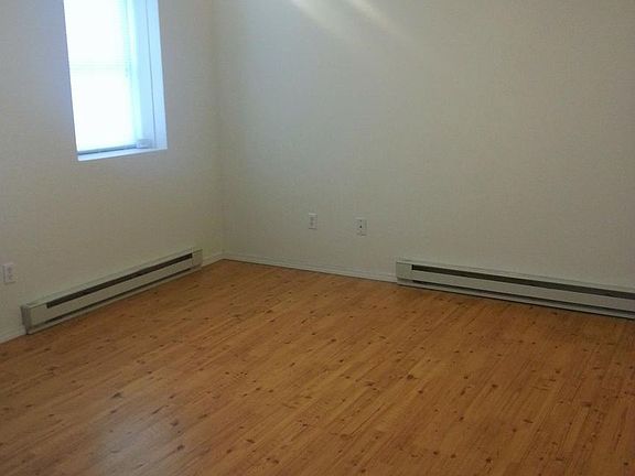 3rd image of 524 Franklin St #3