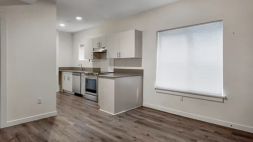 315 W Roy St #101 Photo 1