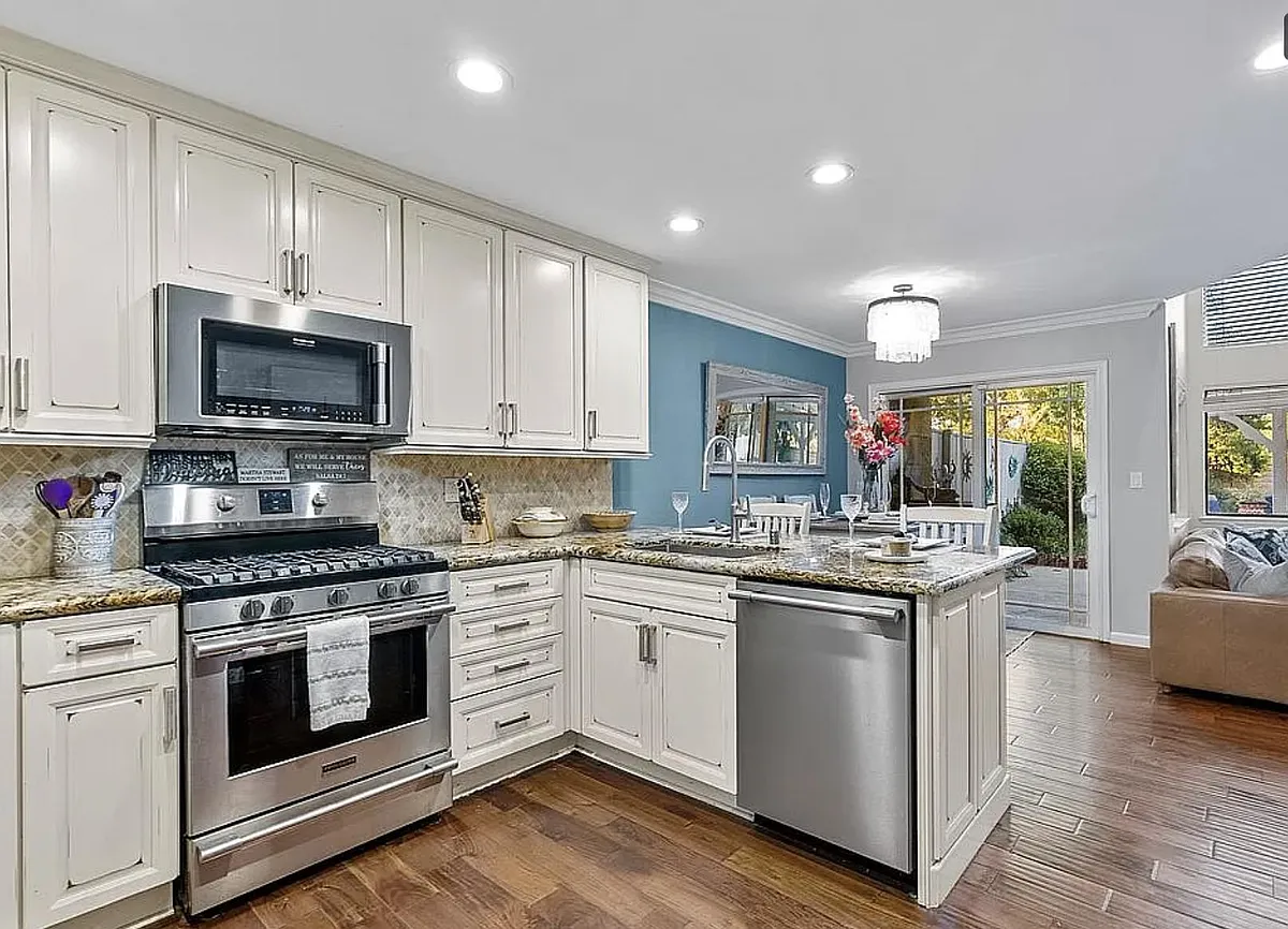 Building Photo - 25678 Alicante Dr