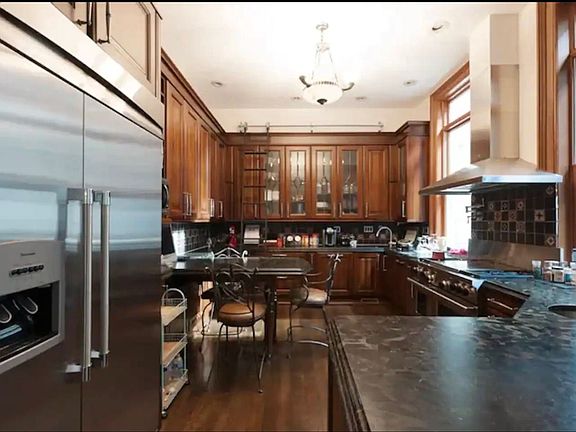 4th image of 1007 N Lasalle St