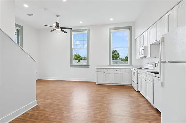 2 bed, 1.0 bath, 927 sqft, $1,543 — Photo 2