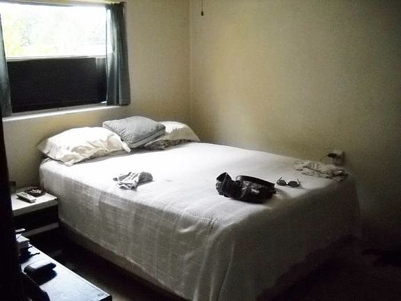 5th image of 535 Edwards St