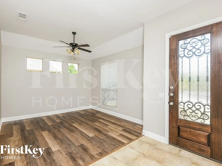 964 Tara Dr — Photo 7