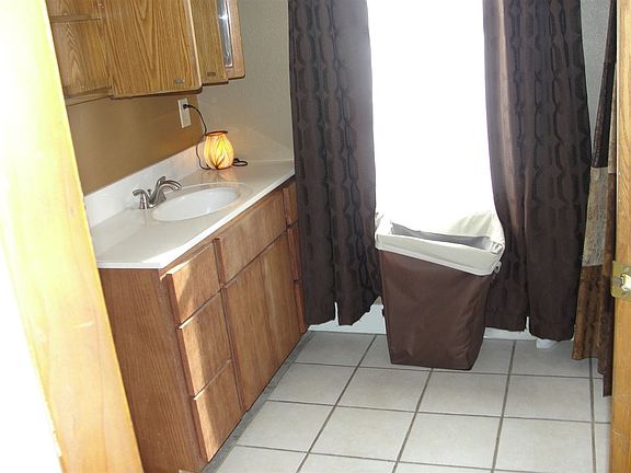 4th image of 526 Menominee Ave