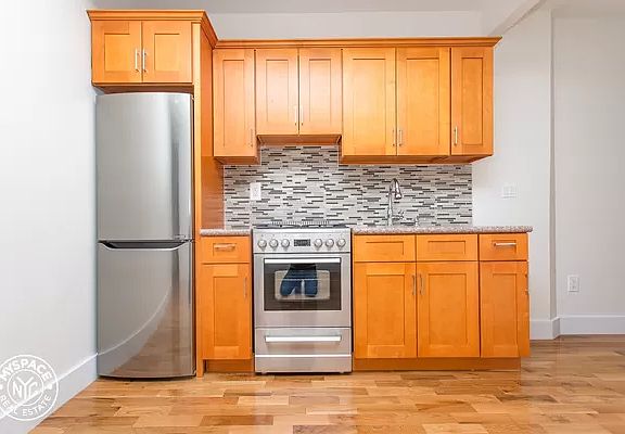 2nd image of 716 Jefferson Ave #M6