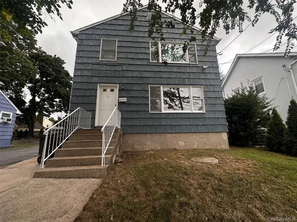 21 Elm Street, Greenvale, NY 11548