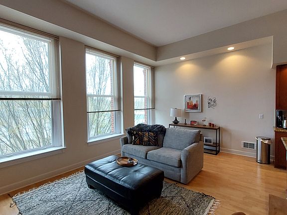 5th image of 181 Quincy St Unit 302